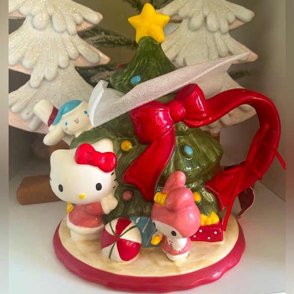 Hello Kitty Christmas 🎄 Ceramic Teapot. - Picture 1 of 3